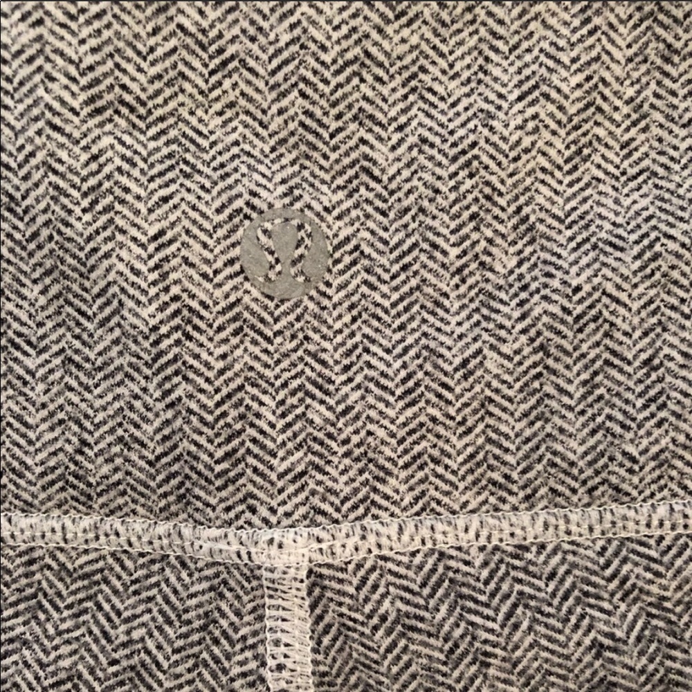 White herringbone lululemon leggings size 8